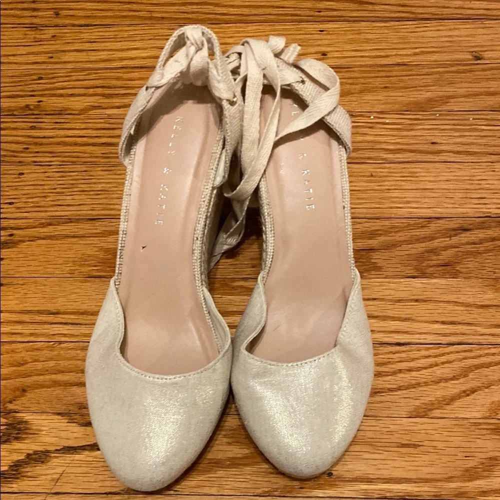 Kelly & Katie Cream Wedge Espadrilles size 8.5